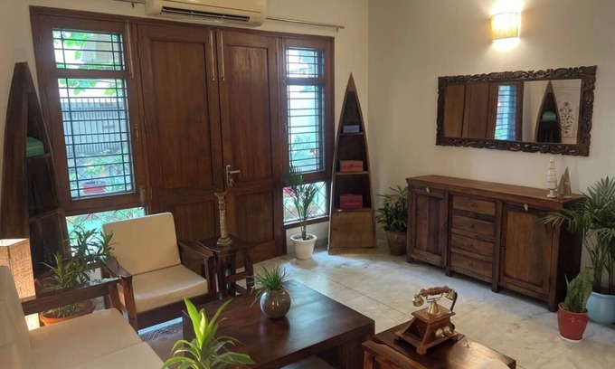 Gurugram House | THE ART KOTHI bungalow nwith 8 bedrooms and WiFi,AC in charming central Gurugram