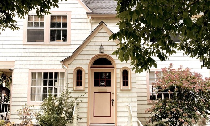 Lockport House | The Artist's Getaway