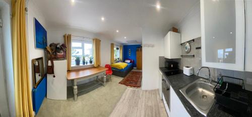 Norwich Apartment | The as private as you prefer Annexe Twin beds only