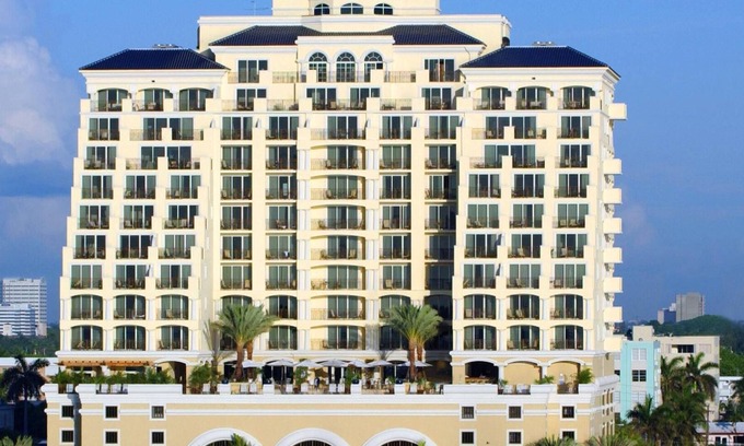 Central Beach Resort | The Atlantic Hotel and Spa 1 Bedroom Oceanfront large luxurious Suite