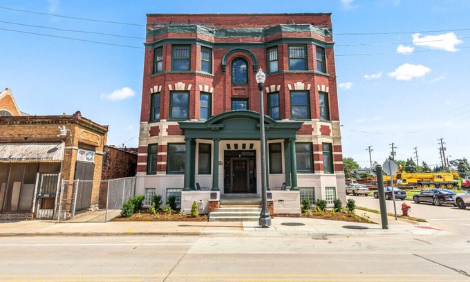 Brush Park Apartment | The Aurora Detroit Building