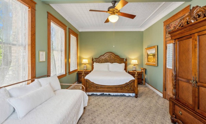 Eastland Hotel | The Austin Room at The Eastland Historic Hotel