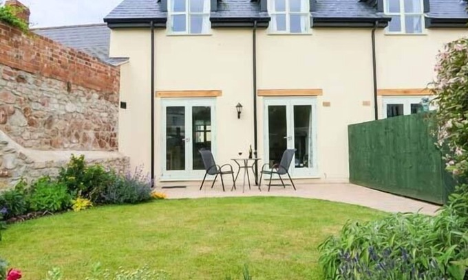Watchet Cottage | THE BAKERY, character holiday cottage, with open fire in Watchet