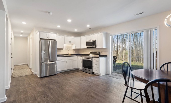 Warrenton Apartment | The Baldwin Flat - furnished for long-term stays