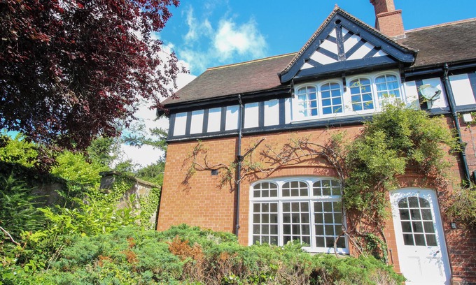 Church Stretton Cottage | THE BANK HOUSE ANNEXE, family friendly in Church Stretton
