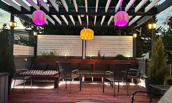 Near West Side Apartment | The Banksy-Greystone Rooftop Firepit United Center