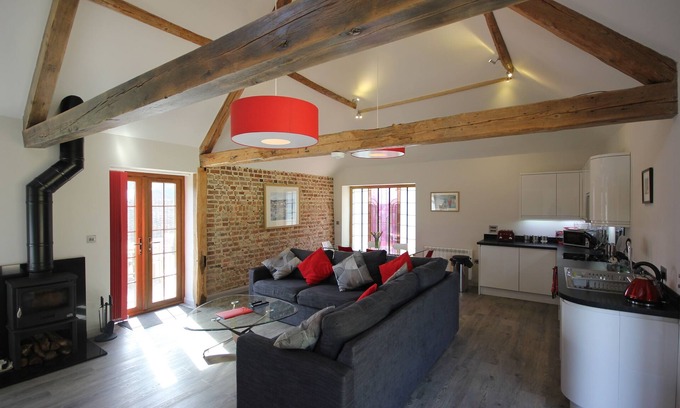 Aldingbourne House | The Barn At Flintstone Cottages Near Chichester Goodwood Sleeps 4/6