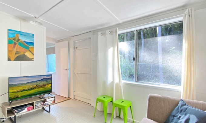 Arcadia Apartment | The Barracks Arcadia 2 - Renovated unit steeped in classic Australian history, near Alma Bay