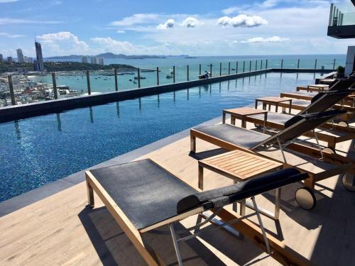 Pattaya Bay Apartment | The Base Central Pattaya by Leya