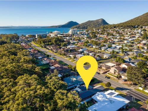 Shoal Bay House | The Bay House Shoal Bay huge five bedroom holiday home with WiFi and Foxtel