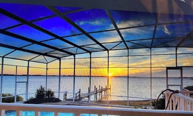 Bradenton House | The Bays Edge Retreat Waterfront