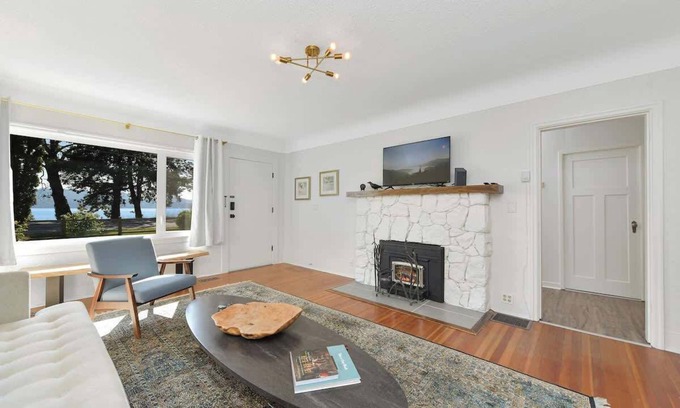 North Saanich House | The Bayside Cottage S