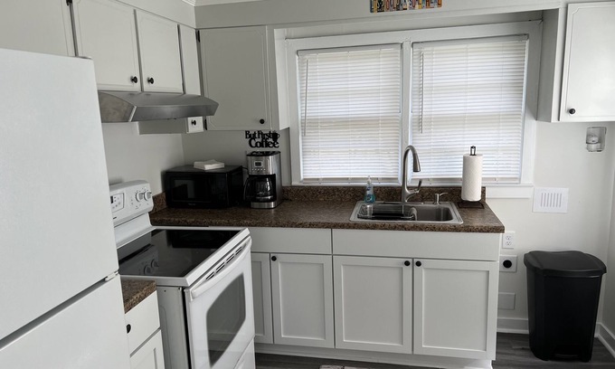 Wilmington Cottage | The Beach Bungalow! Newly Renovated. Minutes from WB.