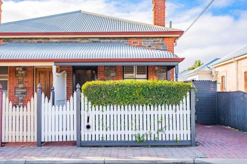 Glenelg South Villa | The Beach Cottage Nook