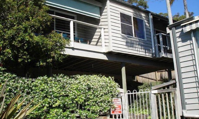 Avoca Beach House | The Beach Hut Avoca Beach on the Central Coast