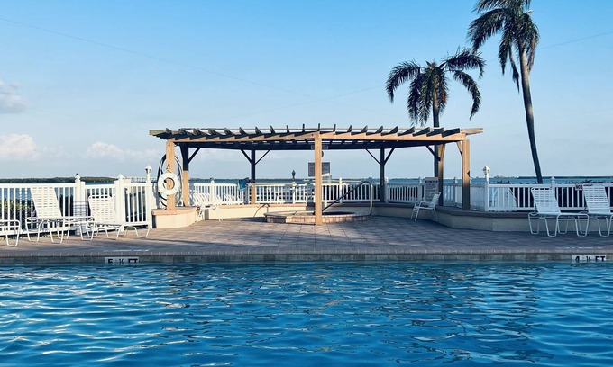 Palma del Mar Condo | THE BEACH IS WAITING! 5 mins to various beaches . Available April 15th 2024