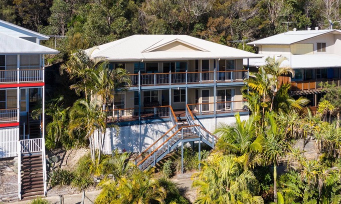 Brisbane Waterfront House | The Beachaus - Spacious Beachfront Holiday Home
