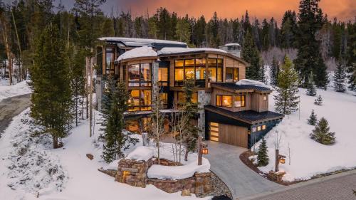 Breckenridge House | The Bear's Den