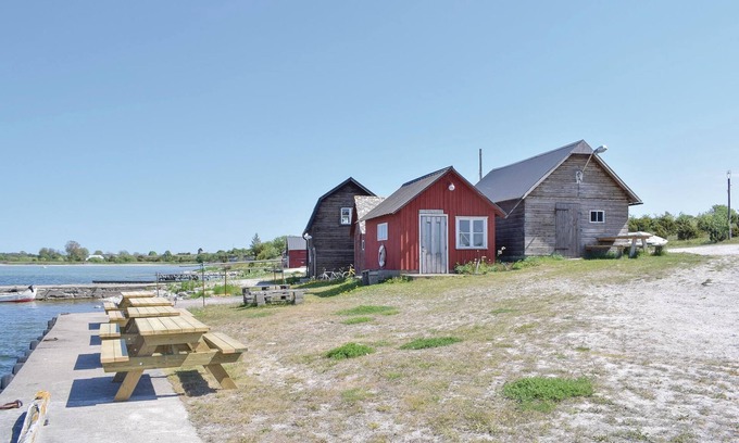Katthammarsvik Apartment | The beautiful vacation apartment, all rooms are on one floor, is located in the owner's house.
