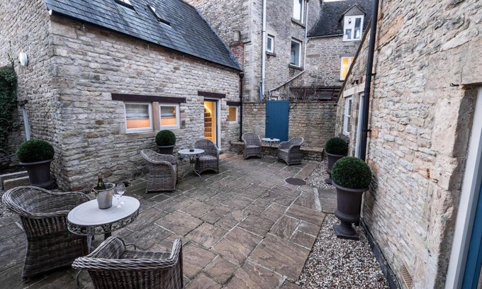 Stow-on-the-Wold Hotel | The Bell at Stow