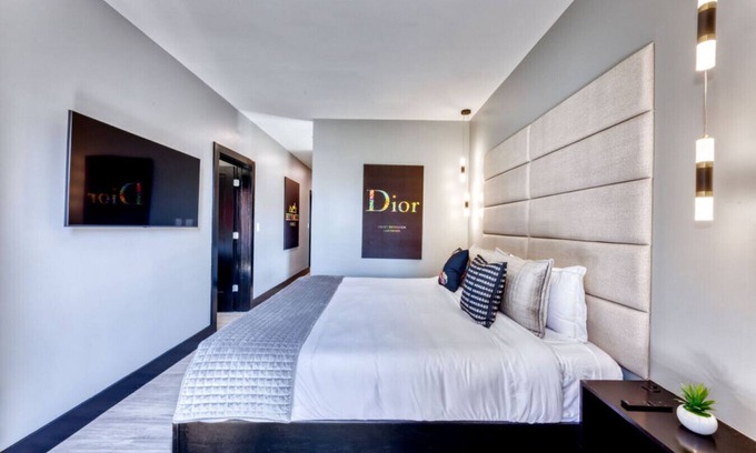 Biloxi Hotel | The Bella Downtown, 90210 Suite, Sleeps 2, King Bed, Balcony