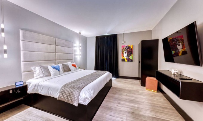Biloxi Hotel | The Bella's Heartbreaker Hideaway Suite, Sleeps 2, Private Balcony