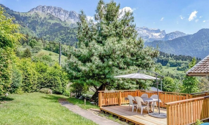 Talloires-Montmin Apartment | The Bergerie T3- view Mountains.