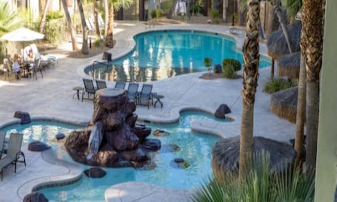 Spanish Lake Condo | The Berkley LasVegas mins. from the strip very close to the stadium-Condo B