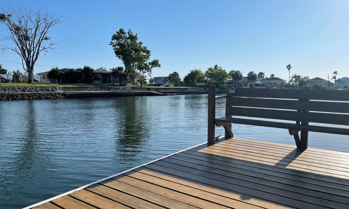 Spring Hill House | The Best Family Getaway! - Kayaks & Game Room Fun! Minutes To Weeki Wachee