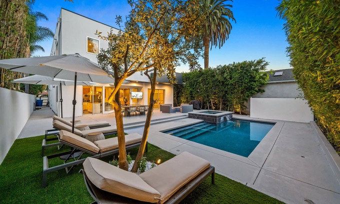 Beverly Grove Villa | The Beverly Villa Sum