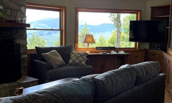 Apple Ridge Cabin | The Big Round Cabin - Blowing Rock, Hot tub, Secluded acreage, fabulous views