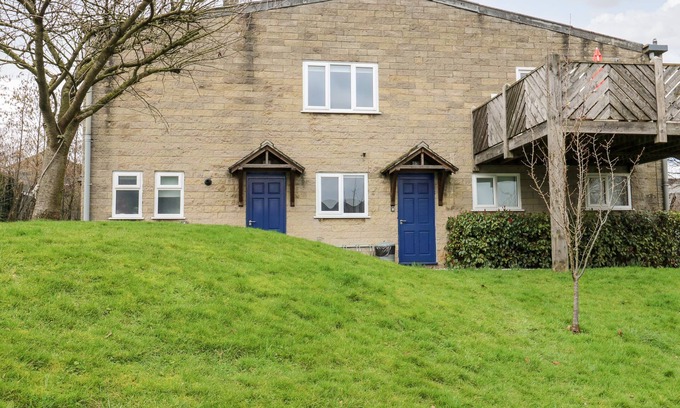High Peak Cottage | THE BIKE SHED, pet friendly, with open fire in New Mills