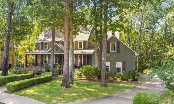 Bentonville House | The Bike Villa - Access to MTB Trail Sleep 16
