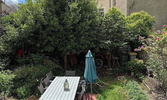 Tours House | The bird house