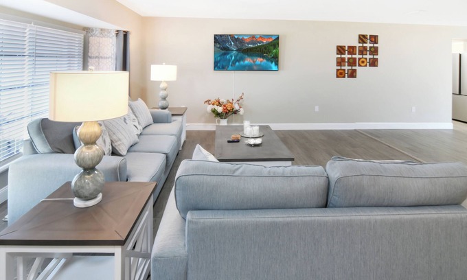 Oakland Hills House | The Blooming Sanctuary - 3br with pool and EV-Charger