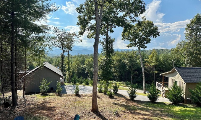 Franklin Cabin | The Blue Door- Beautiful Mountain and Sunset Views-Perfect Fall Getaway
