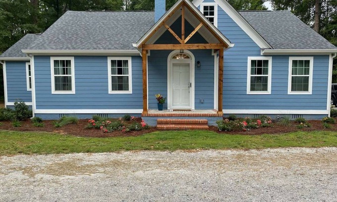 Thomson House | The Blue House - Available for Master’s Week