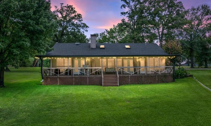 Tool House | The Blue House - Lake Front Getaway