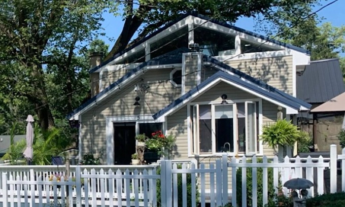 Antioch Cottage | The Blue Roof Cottage @ Cottages on Petite Lake