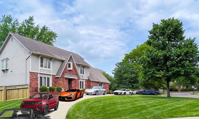 Overland Park House | THE BLUE ROYALE PALMS - Spacious, Clean House & Luxury - 1 Gig Wifi/ Sauna