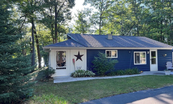 Higgins Lake Cottage | The Bluebird Cottage. Just go down 400 feet and jump in lake .