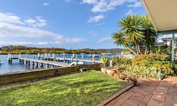 Empire Bay House | THE BOATHOUSE @ EMPIRE BAY | Private jetty, pool, waterfront | Accom Holidays
