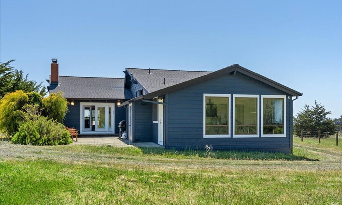 Salmon Creek House | The Bodega House-Captivating Coastal Charmer!Beach & Pastures!WiFi/Yard Games