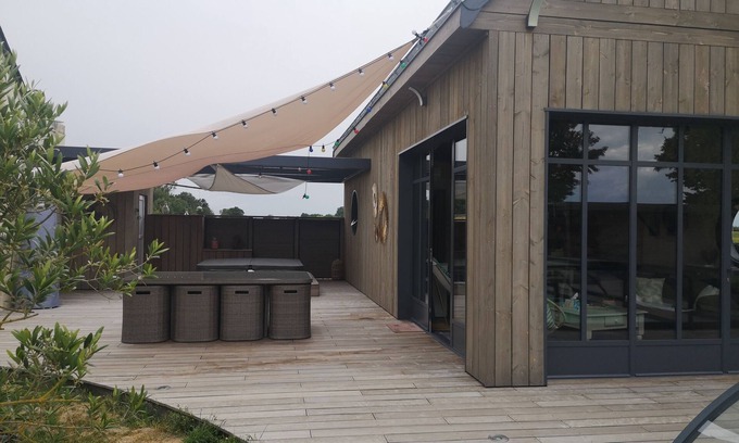 Le Thoureil Villa | The Bois des Roses cabin