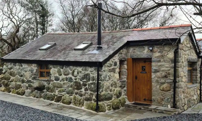 Newcastle-upon-Tyne House | The Bothy a tranquil retreat close to Snowdonia, History! Luxury! Beauty!