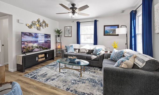 Bloomington Condo | The Bougie Bloomington - Charming 2-bedroom condo in Bloomington