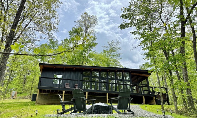 McArthur Cabin | The Briar House-a modern, stylish, spacious romantic cabin w/hot tub & trails!