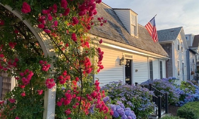 Yachting Village House | The Bridget Brennan House c. 1740 offers colonial charm w/contemporary comforts