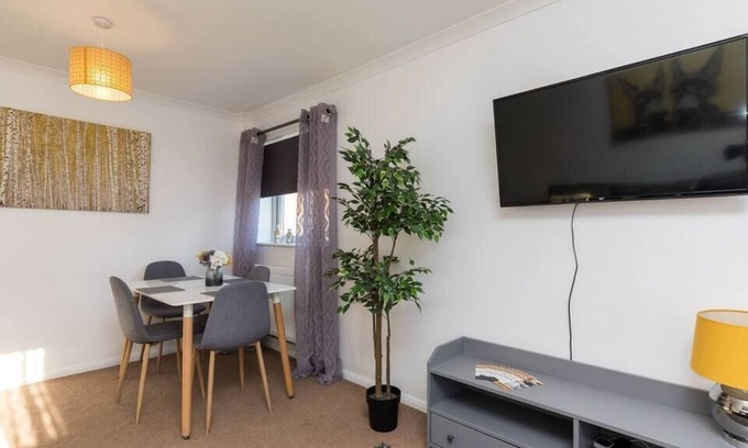 Crawley City Centre Condo | The Broadwalk Apartment