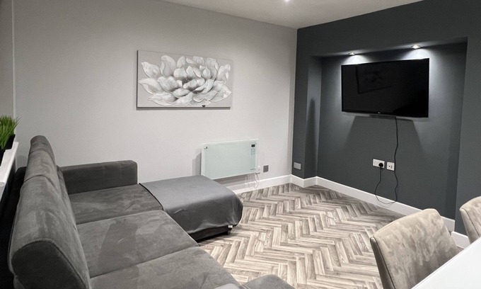 Herne Bay Apartment | The Broadway Retreat with parking